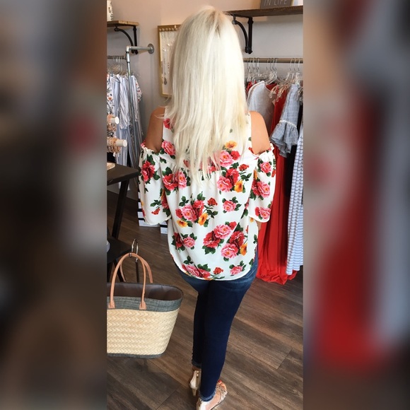 LAST 2! 🌹 Beautiful Roses Print Top! - Picture 4 of 4